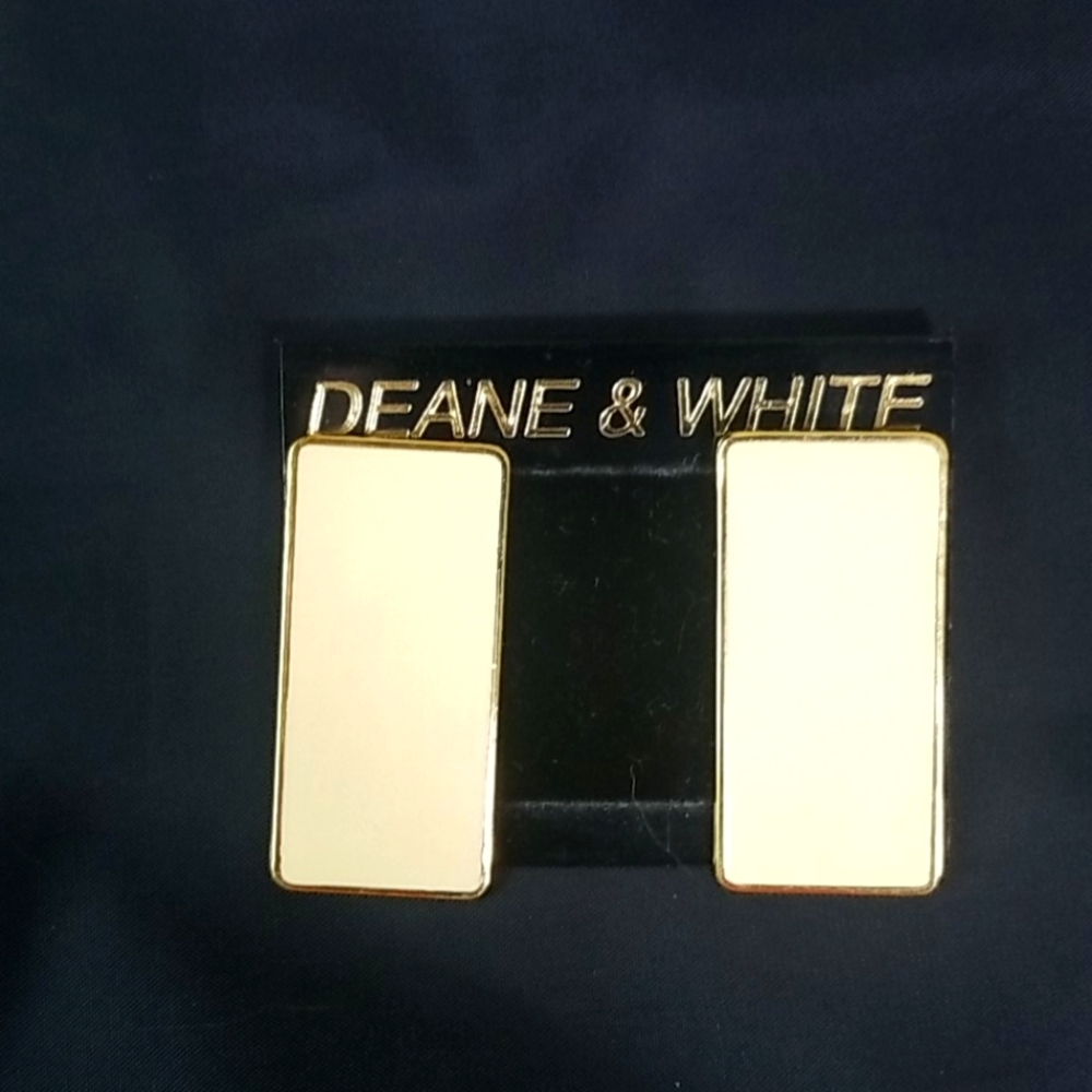COSTUME JEWELRY CREAME AND GOLD LONG SQUARE